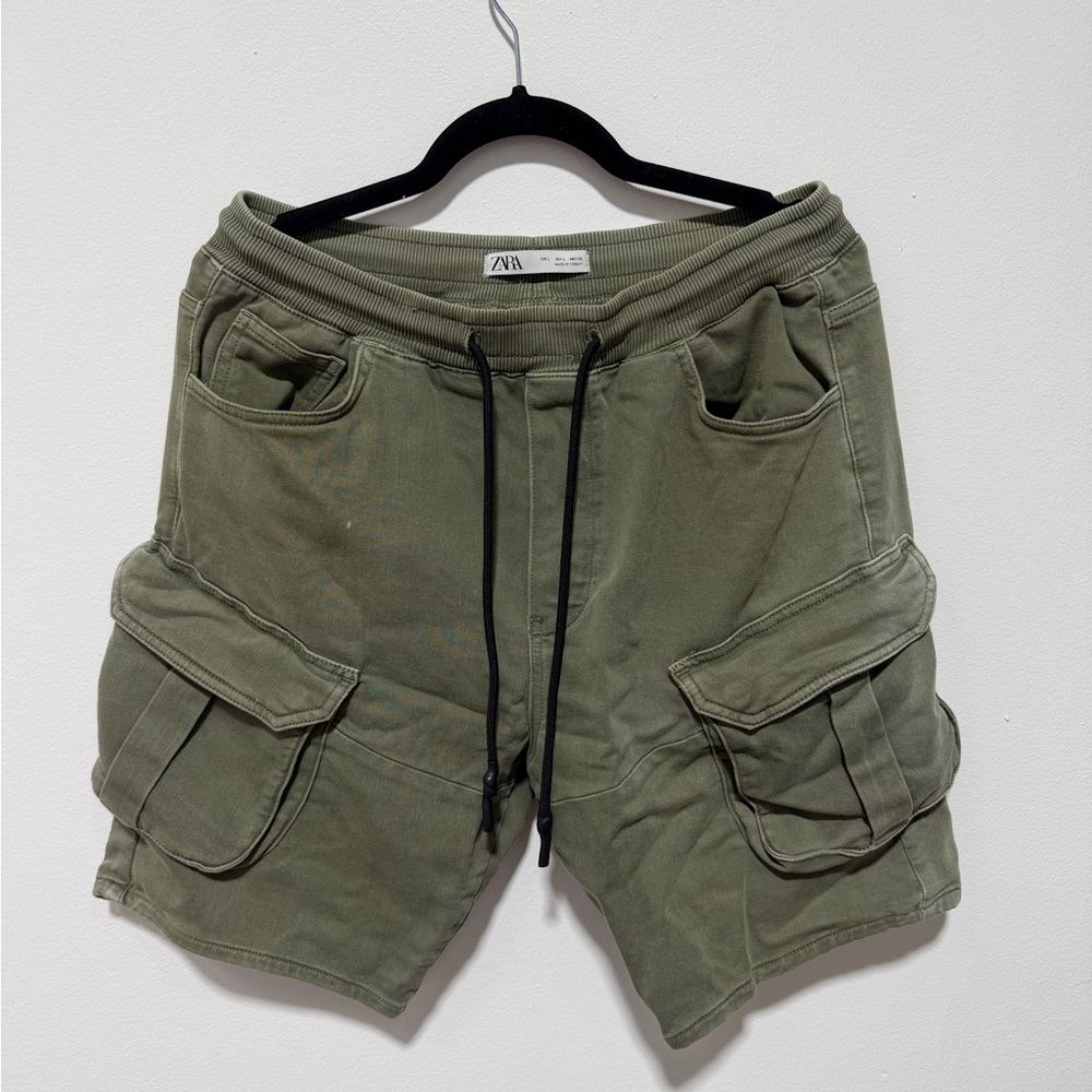Zara Men's Green Cargo Shorts